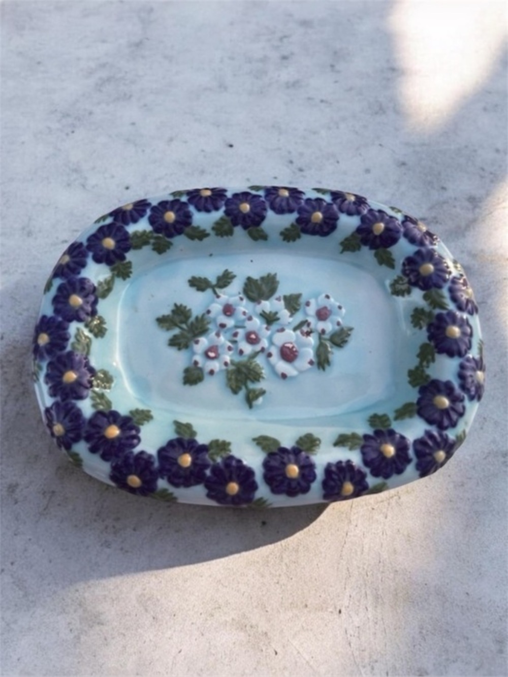 Vintage embossing blue floral soap dish